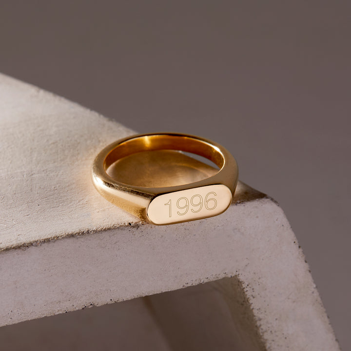 Evie Signet Ring