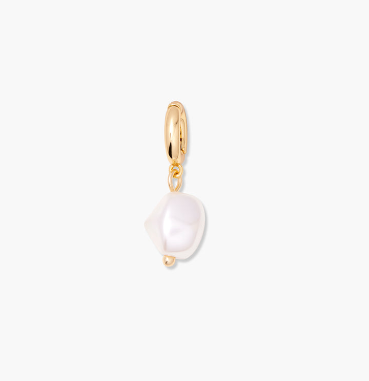 Effie Baroque Pearl Charm