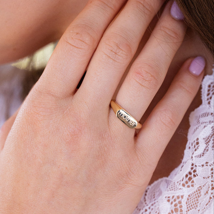 Evie Signet Ring