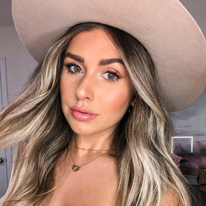  @kaitcurnow wearing Vivi Necklace by @brookandyork