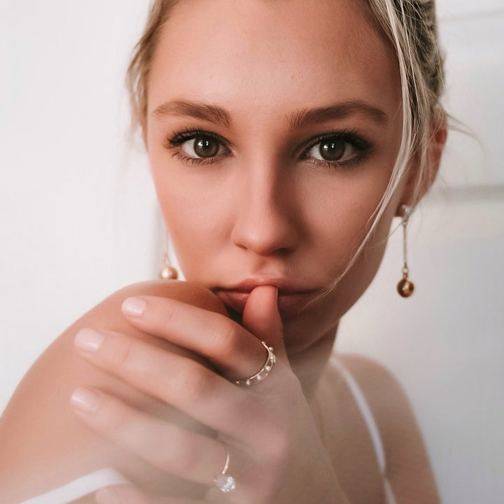  @mariahmcalpin wearing Holly Pearl Ring by @brookandyork